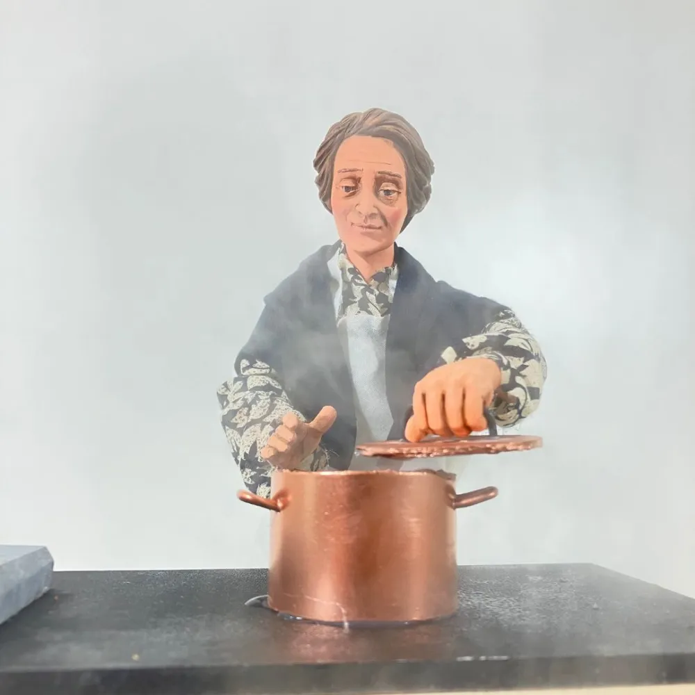 Animated Traditional Woman with Smoking Pot - 30 cm