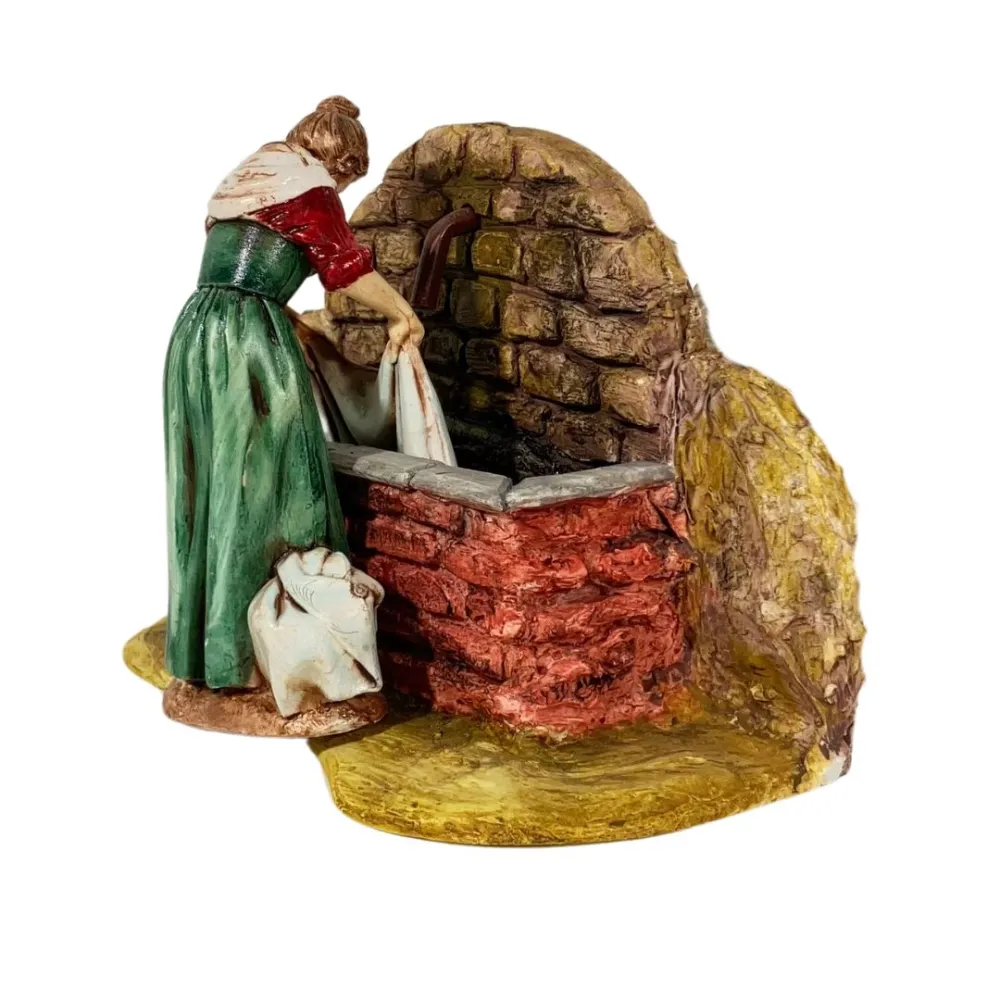 Landi Washerwoman at the Fountain, 10 cm – Without Water Movement