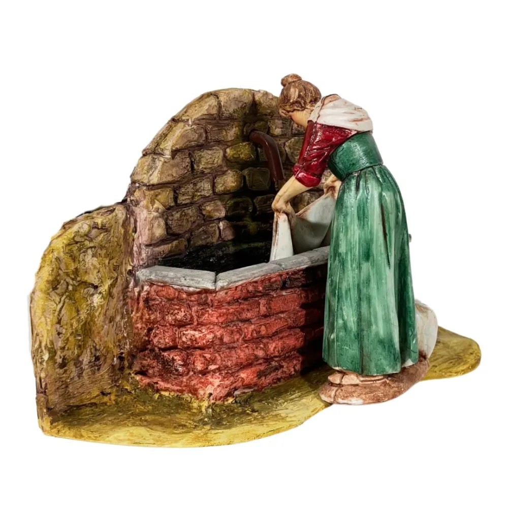 Landi Washerwoman at the Fountain, 10 cm – Without Water Movement