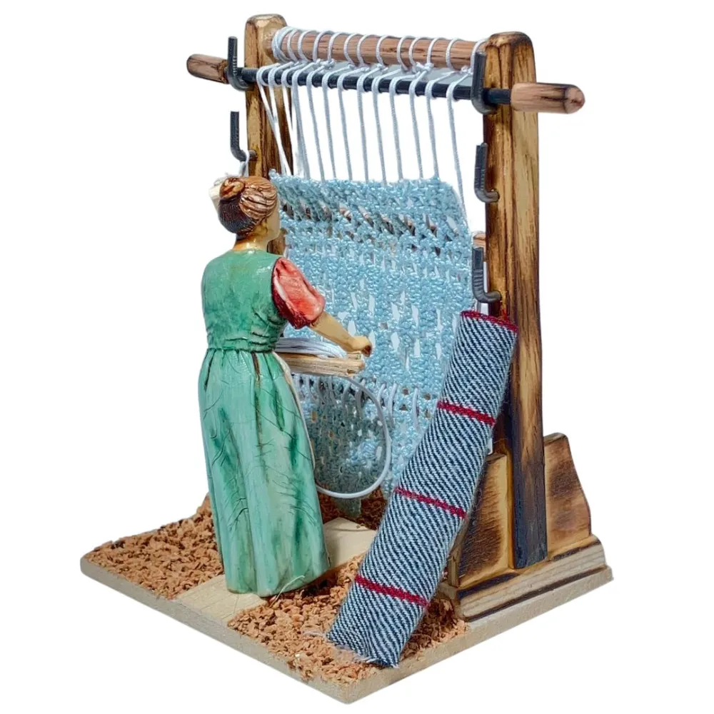 Landi Woman Weaving at the Loom, 10 cm