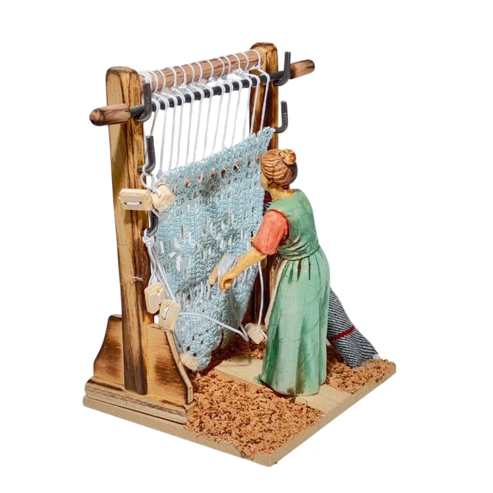 Landi Woman Weaving at the Loom, 10 cm
