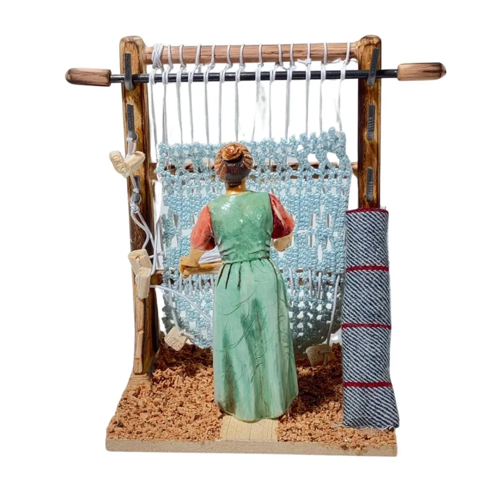 Landi Woman Weaving at the Loom, 10 cm