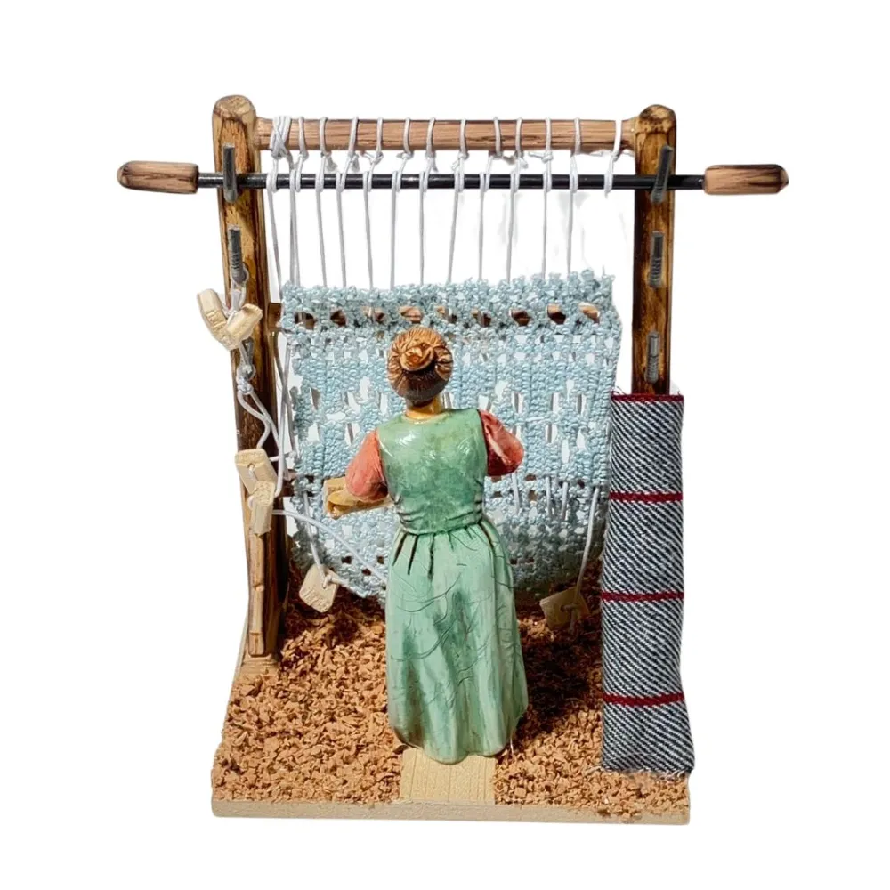 Landi Woman Weaving at the Loom, 10 cm
