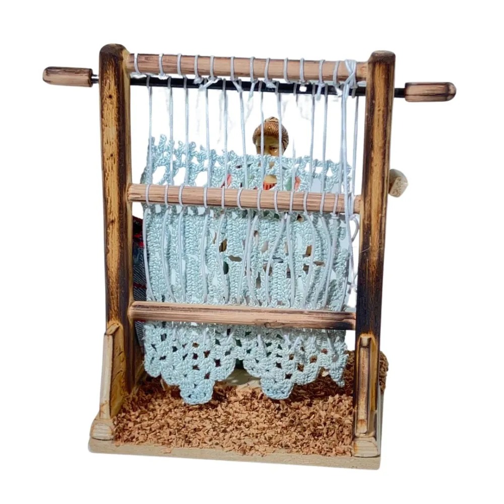 Landi Woman Weaving at the Loom, 10 cm