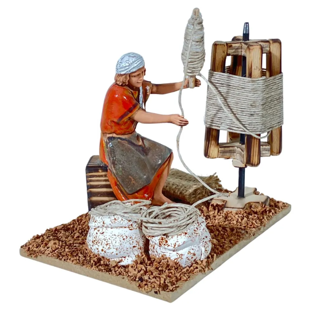 Landi Man Spinning Wool with Yarn Swift, 10 cm