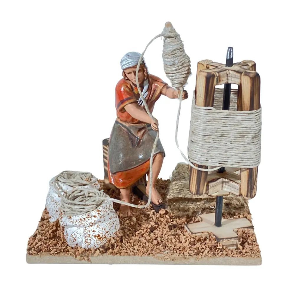 Landi Man Spinning Wool with Yarn Swift, 10 cm