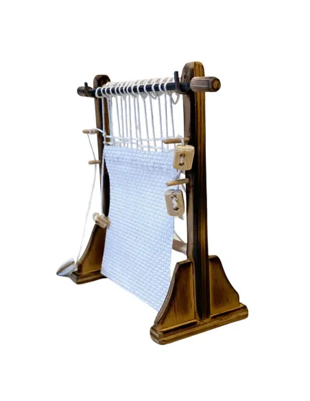 Vertical wooden loom for 10 cm nativity figures