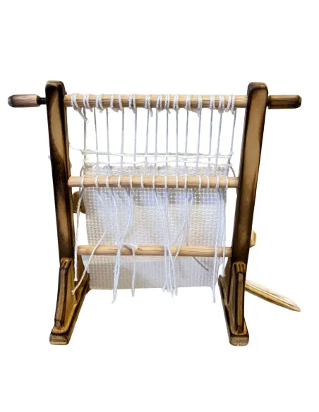 Vertical wooden loom for 10 cm nativity figures