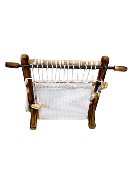 Vertical wooden loom for 10 cm nativity figures