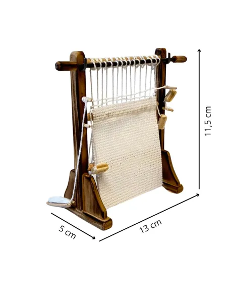 Vertical wooden loom for 10 cm nativity figures