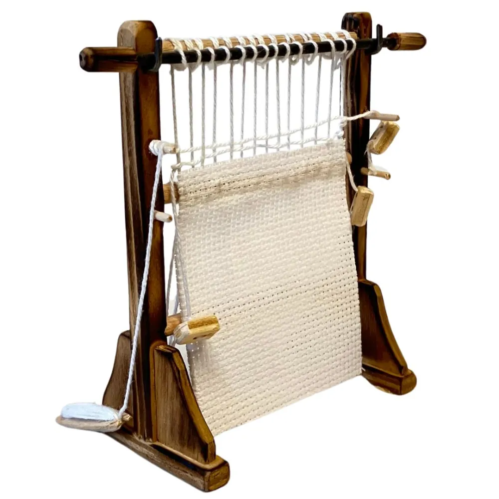 Vertical wooden loom for 12 cm nativity figures