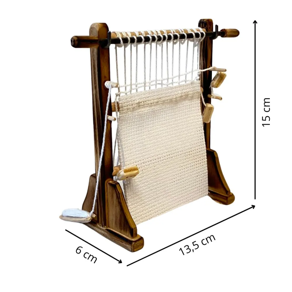 Vertical wooden loom for 12 cm nativity figures