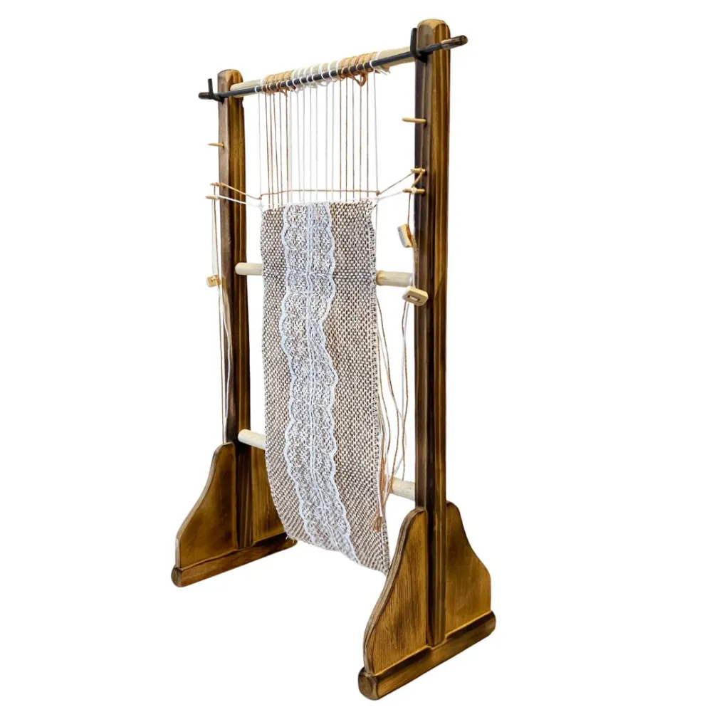 Vertical wooden loom for 15 cm nativity figures