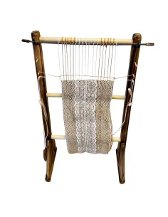 Vertical wooden loom for 30 cm nativity figures 2