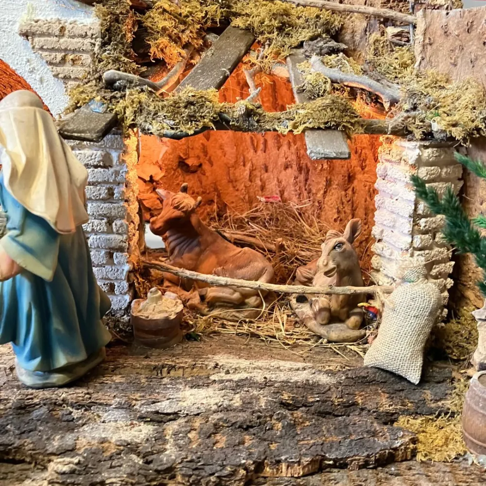 Oriental-Style Nativity Scene with Lights and 12 cm Nativity Figures