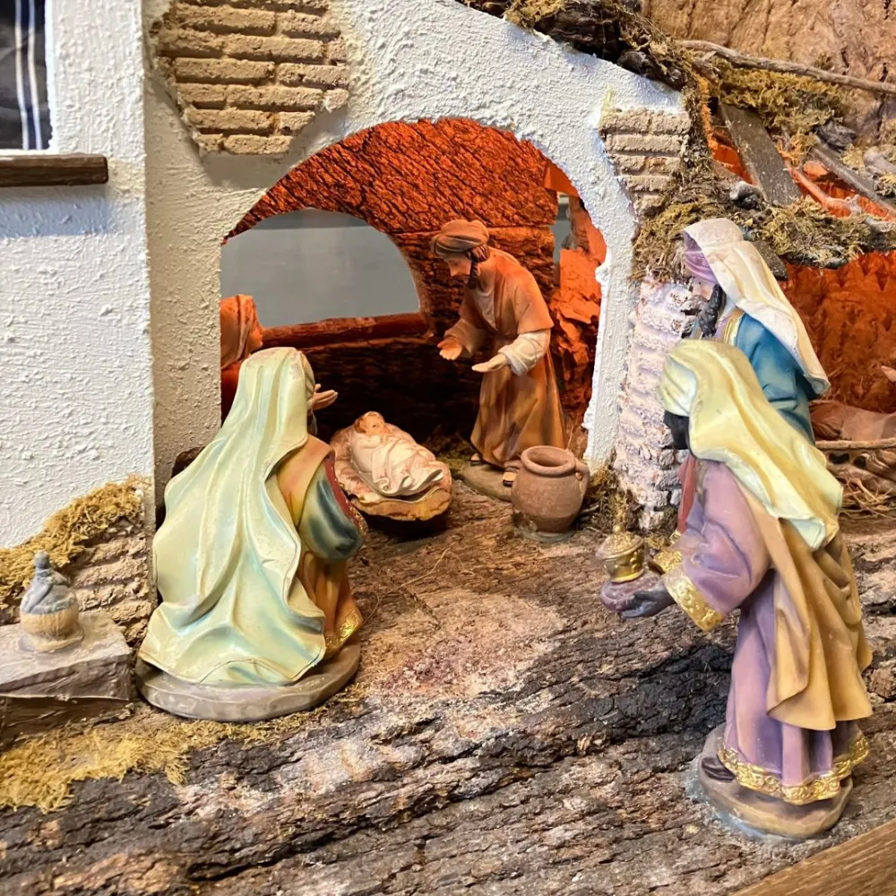 Oriental-Style Nativity Scene with Lights and 12 cm Nativity Figures
