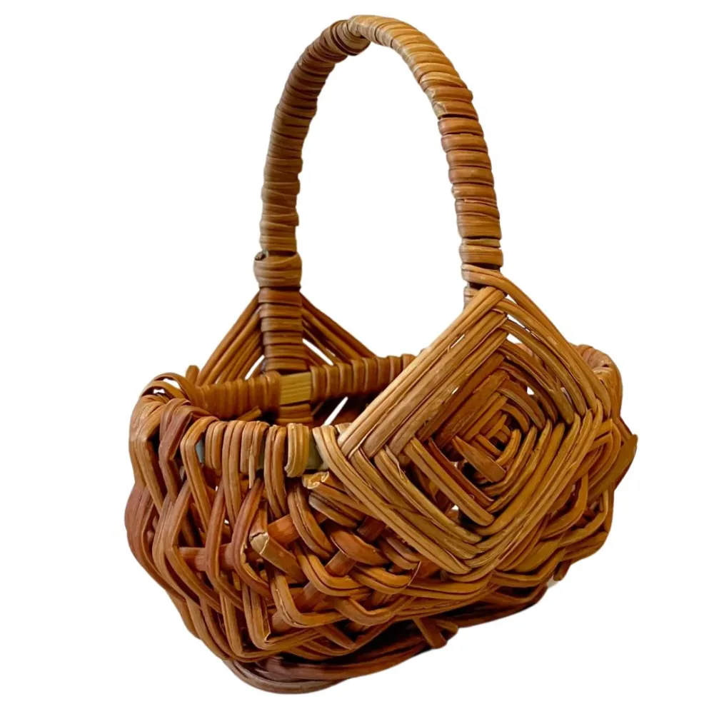 Wicker Basket with Handle and Decorative Weave for 30–35 cm Nativity Figures