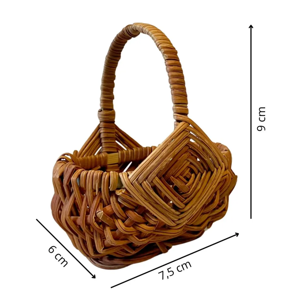 Wicker Basket with Handle and Decorative Weave for 30–35 cm Nativity Figures