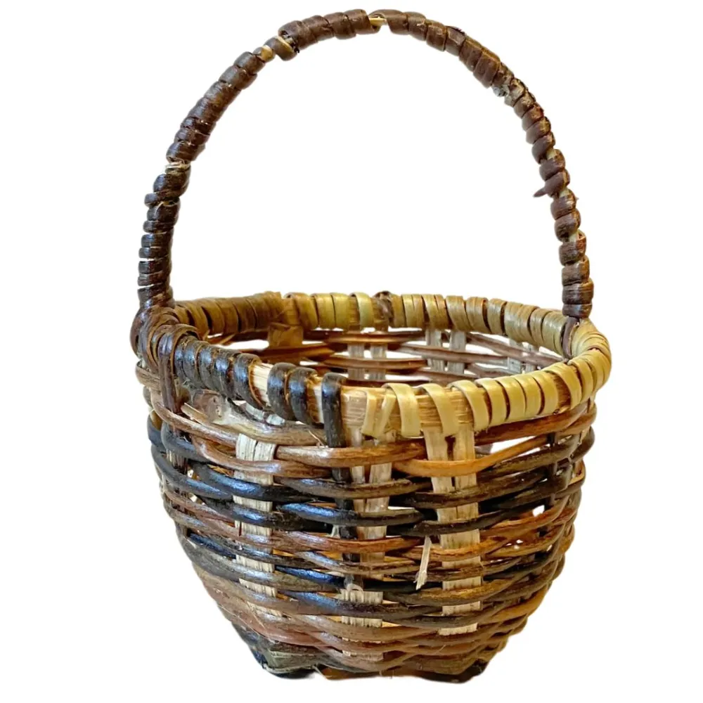 Two-Tone Wicker Basket with Handle for 30–35 cm Nativity Figures