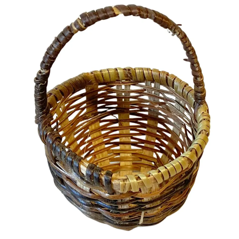 Two-Tone Wicker Basket with Handle for 30–35 cm Nativity Figures