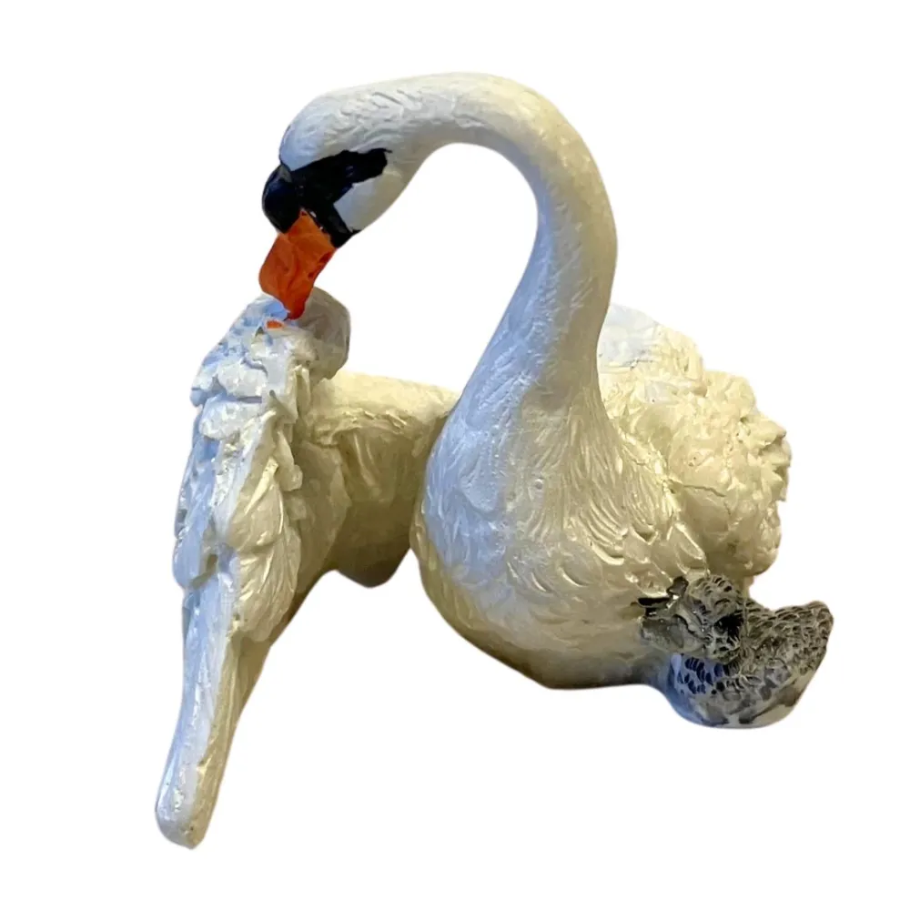 Resin Swan Grooming Its Wing for 20 cm Nativity Figures