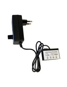 Alimentatore regolabile 3-12 volt con 4 uscite 2,1 mm
