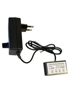 Alimentatore regolabile 3-12 volt con 4 uscite 2,5 mm