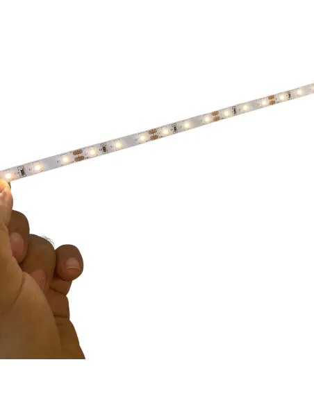Striscia 45 led bianco caldo completa di spinotto 2,5 mm
