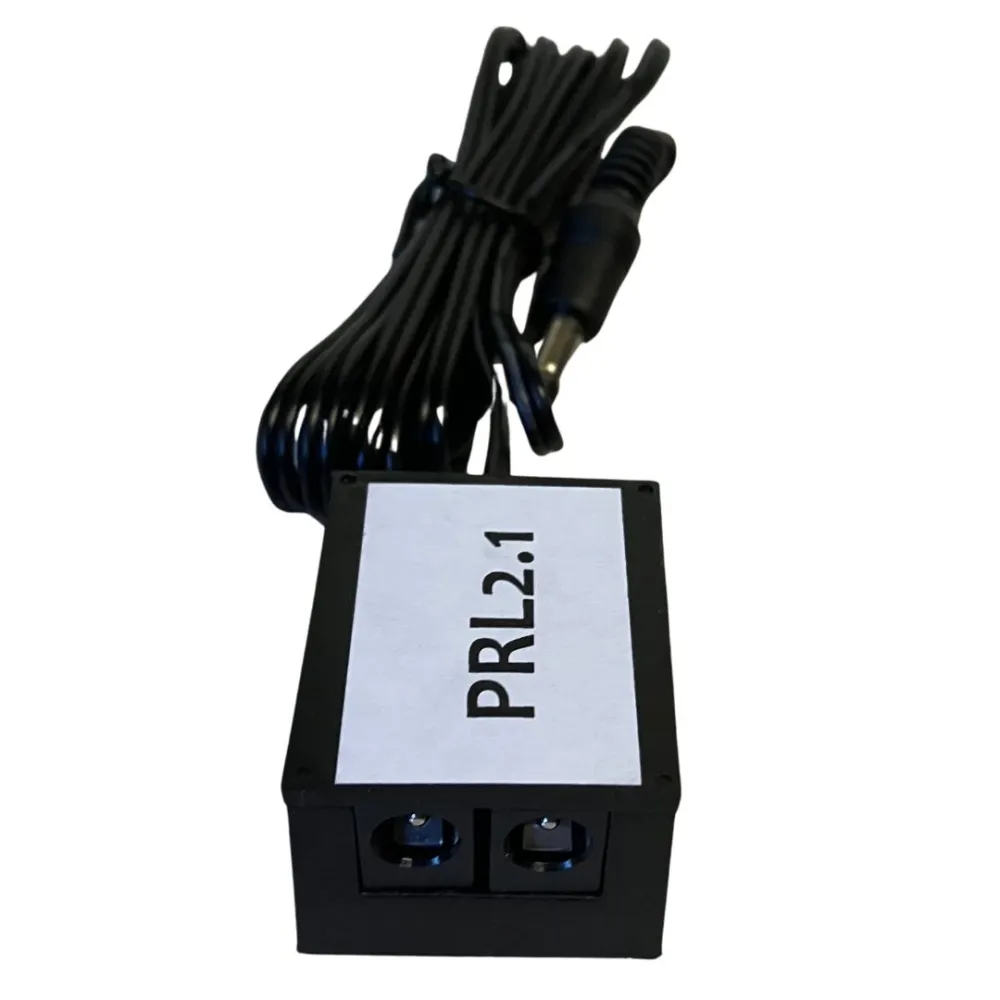 Extension cable with 2.1 mm outputs splitter