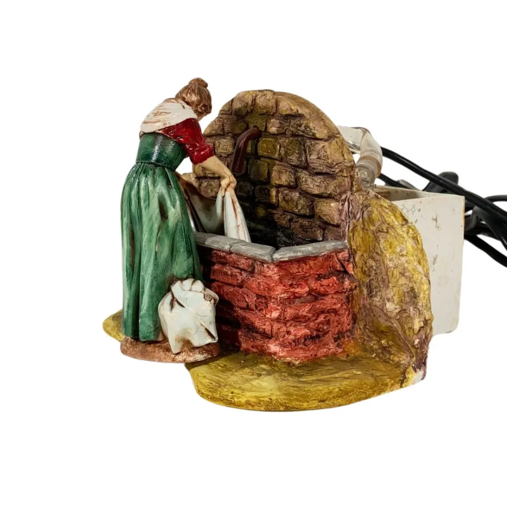 Landi Washerwoman at the Fountain with Running Water, 10 cm