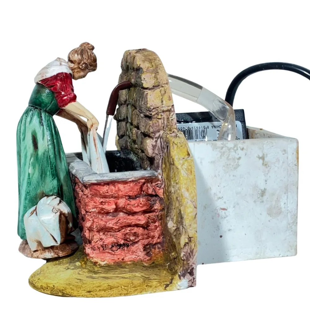 Landi Washerwoman at the Fountain with Running Water, 10 cm