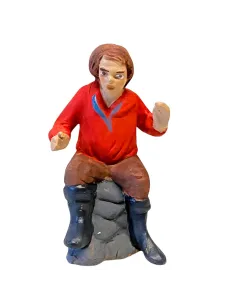 Uomo seduto in terracotta 7 cm