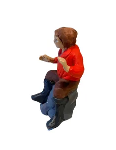 Uomo seduto in terracotta 7 cm 2