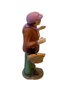 Ragazzo con cestino di carote in terracotta 7 cm 2