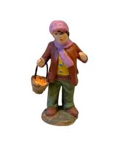 Ragazzo con cestino di carote in terracotta 7 cm
