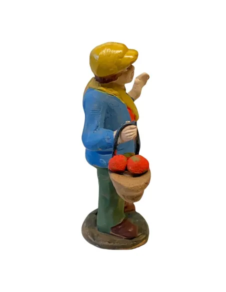 Ragazzo con cesto di pomodori in terracotta 7 cm