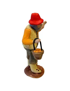7 cm Terracotta Farmer with Basket of Carrots 2