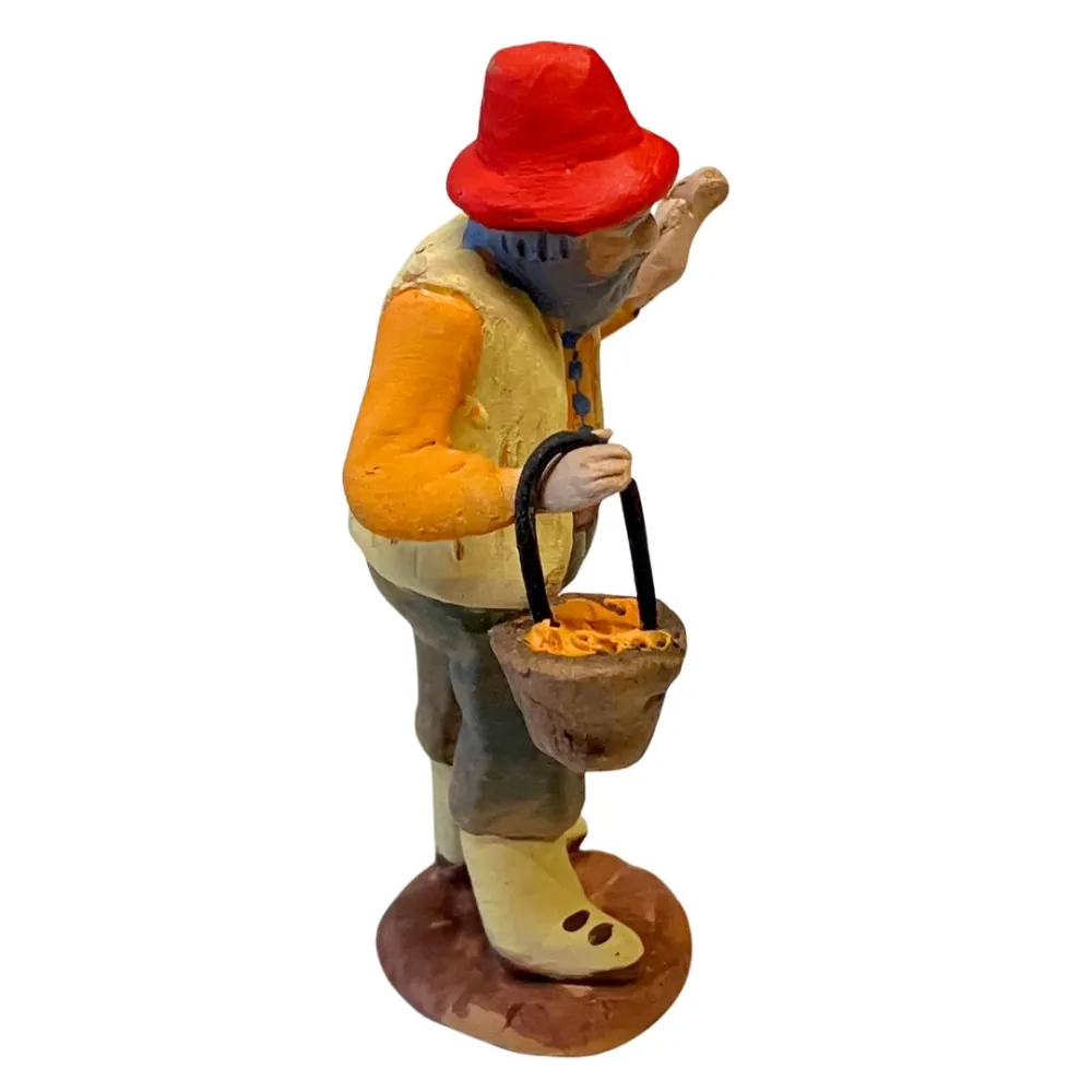 7 cm Terracotta Farmer with Basket of Carrots