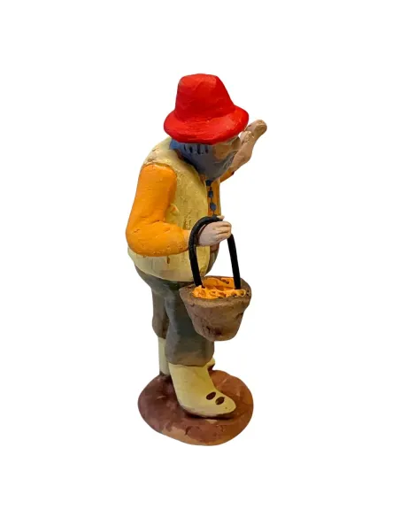 7 cm Terracotta Farmer with Basket of Carrots