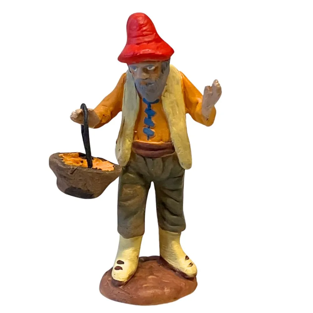 7 cm Terracotta Farmer with Basket of Carrots
