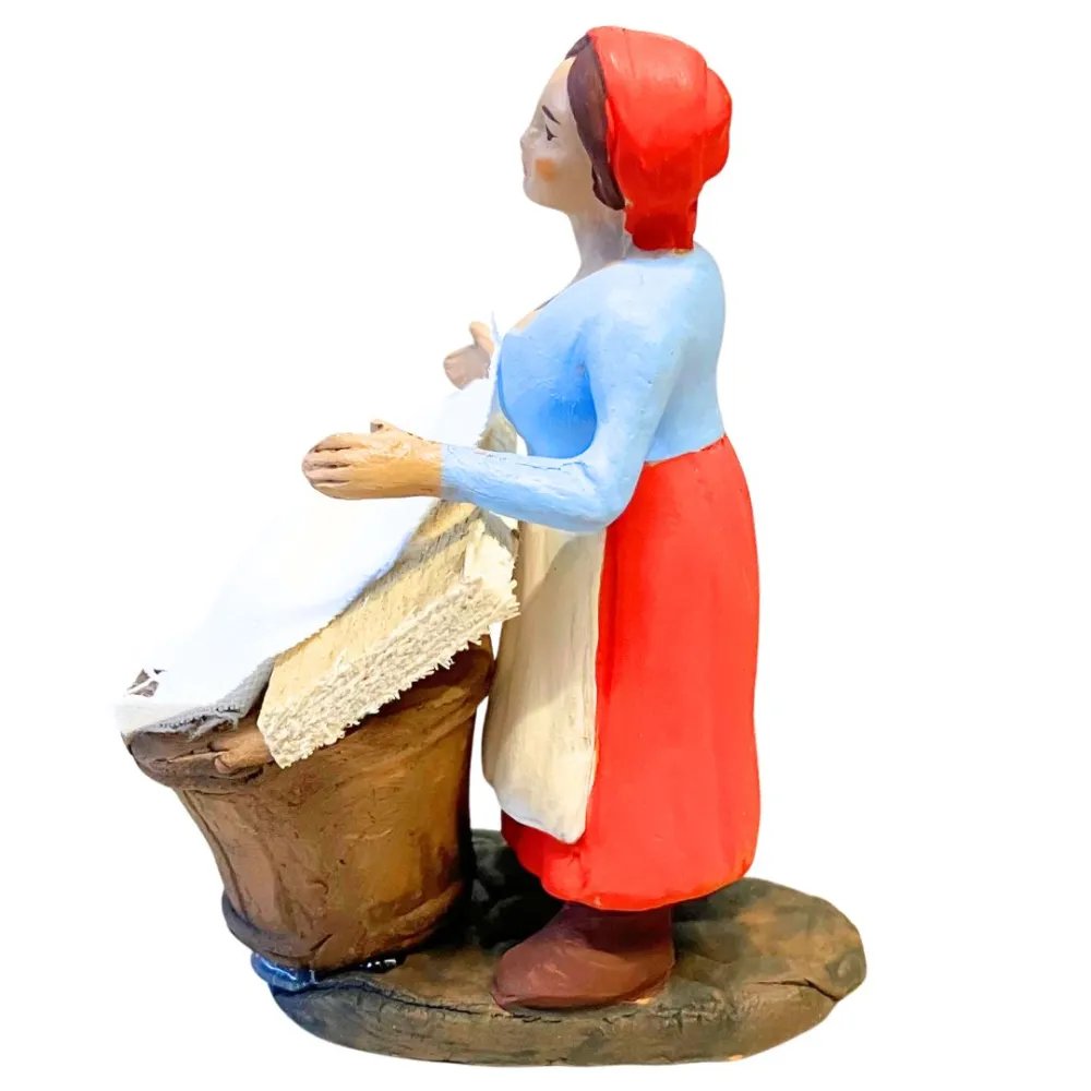 10 cm Terracotta Washerwoman