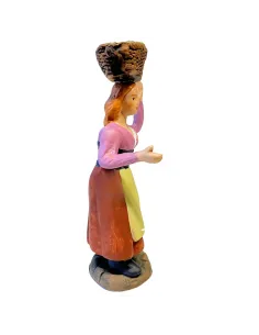 Donna con cesto di verdure sulla testa in terracotta 10 cm 2
