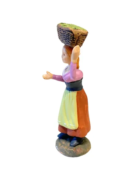 Donna con cesto di verdure sulla testa in terracotta 10 cm