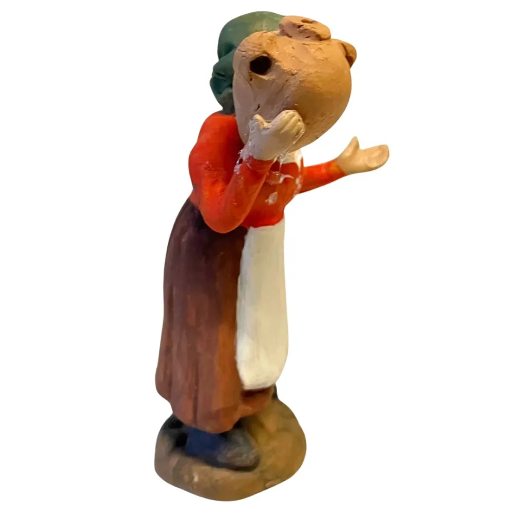 10 cm Terracotta Woman with Amphora