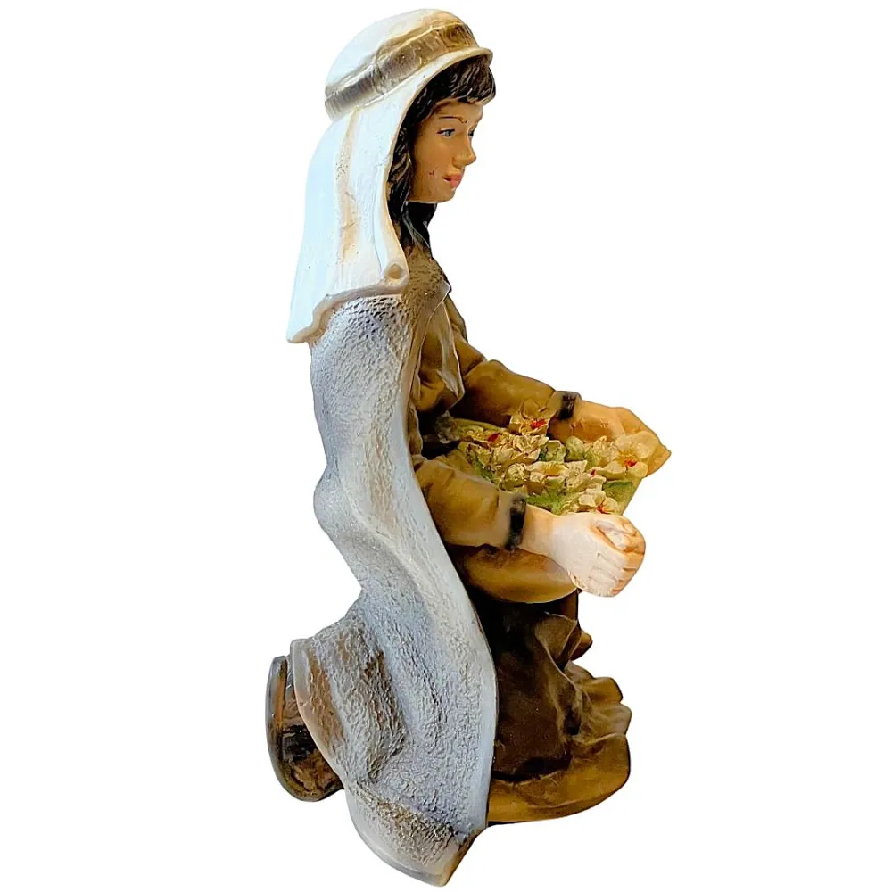 Woman with Flowers – Resin, 17 cm Series