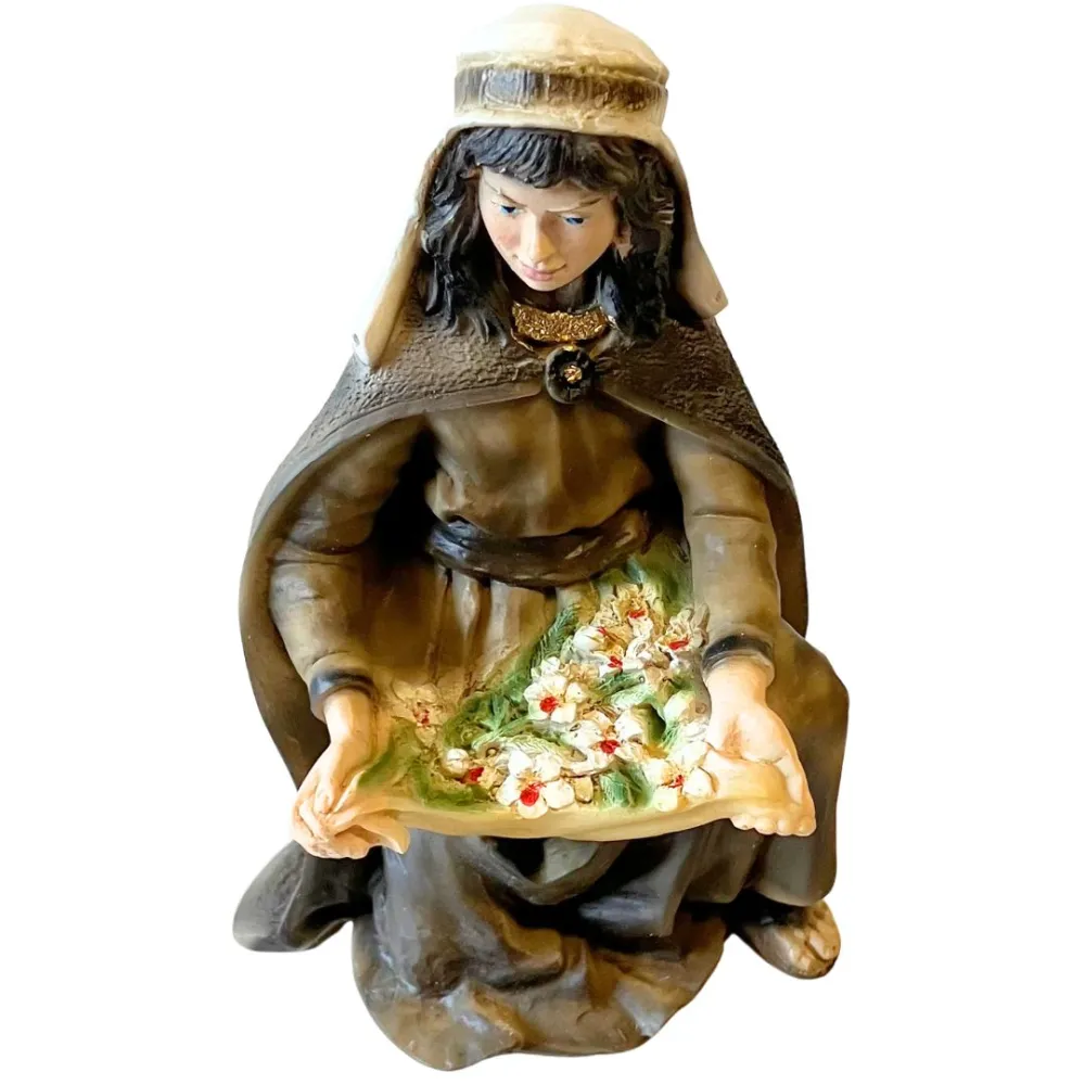 Woman with Flowers – Resin, 17 cm Series