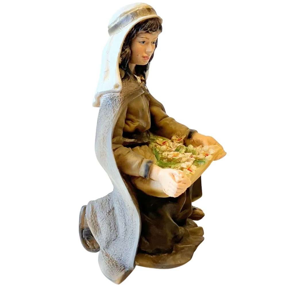 Woman with Flowers – Resin, 17 cm Series