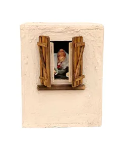 Donna Landi che apre e chiude finestra in movimento 10 cm