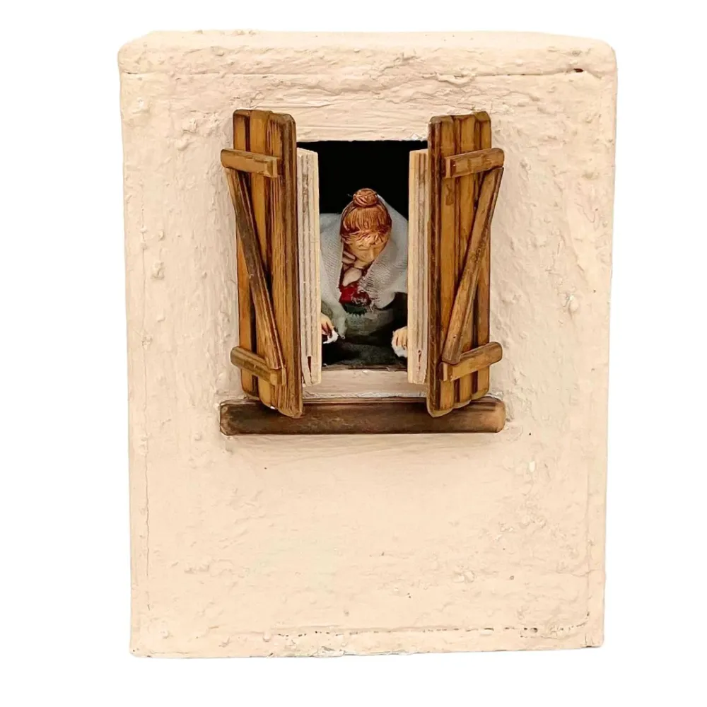 Animated 10 cm PVC Landi Woman Opening and Closing the Window