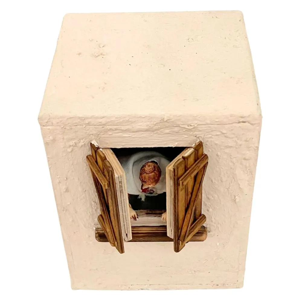 Animated 10 cm PVC Landi Woman Opening and Closing the Window